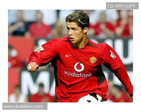 历届退役足球巨星风采回顾与辉煌岁月全景展现